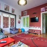 بيت شباب Costel *