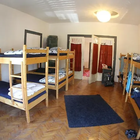 بيت شباب Costel