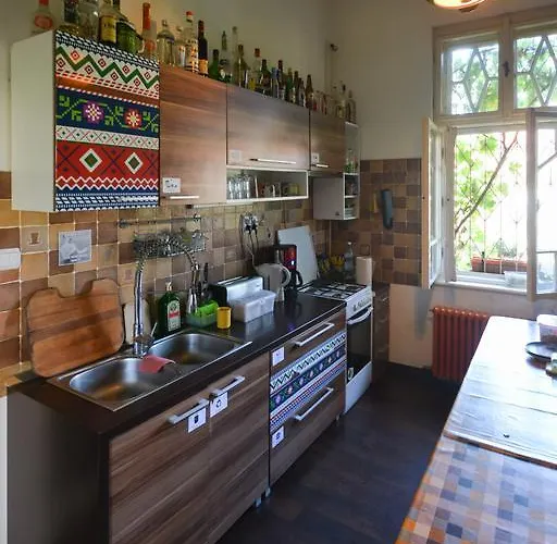 بيت شباب Costel