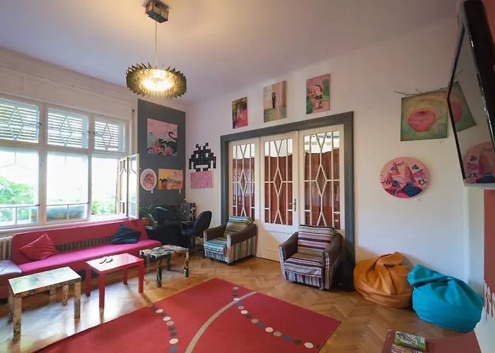 Costel بيت شباب *