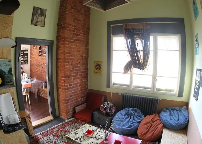 بيت شباب Costel